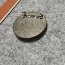 Ręcznie haftowana broszka GLORIA