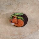 Broszka filcowana - Śpiacy lisek