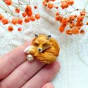 Broszka z lisem i perłą