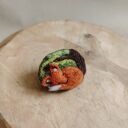 Broszka filcowana - Śpiacy lisek