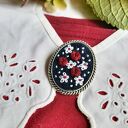 Broszka Różana rabatka bordo haftowana ręcznie