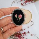 Broszka Magnolie wieczorową porą - haft ręczny