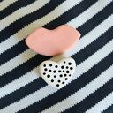 Ceramiczne broszki usta i serce - zestaw 2 szt. handmade