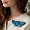 Ćma szmaragdowa - broszka filcowana