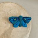 Ćma szmaragdowa - broszka filcowana