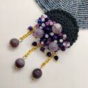 Broszka szydełkowa czarna z fioletowymi koralikami