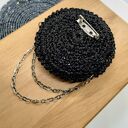 Czarna broszka okrągła szydełkowa z łańcuszkami (KR/16/26)