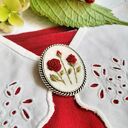 Broszka haftowana Bordowe róże ogrodowe