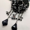 Czarna broszka szydełkowa z koralikami czarno-srebrnymi - błyszcząca