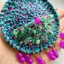 Broszka okrągła szydełkowa turkusowo-fioletowa (KR/15/26)