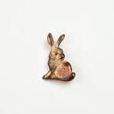 Broszka srebrna z zajączkiem brązowym
