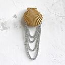 Broszka z prawdziwej muszli: złota muszla z łańcuszkami