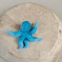 Turkusowa ośmiornica - broszka filcowana