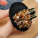 Broszka okrągła szydełkowa czarna - złote paski, szklane koraliki (KR/13/26)