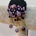 Broszka szydełkowa czarna z fioletowymi koralikami