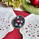 Broszka Różana rabatka bordo haftowana ręcznie