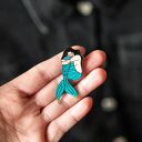 Przypinka pin z syrenką