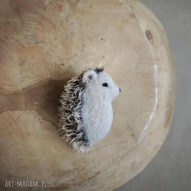 Jeżyk - filcowana broszka