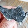 abstrakcyjna naturalny czarny kyanit kamienna broszka kamień