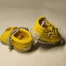 sandałki niemowlaka szydełkowe, dzianinowe poniżej żółte buciki dla dziecka