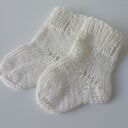 Buciki i skarpetki na drutach handmade w odcieniu bieli i kremu