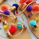 36 - Kolorowe rzymianki z pomponami w stylu boho