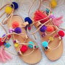 36 - Kolorowe rzymianki z pomponami w stylu boho