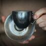 Ceramiczna filiżanka wykonana ręcznie metodą odlewania. Espresso