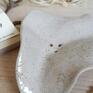 upominek mydelniczka biała w kształcie muszli unikalne rękodzieło ceramika prezent
