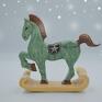 prezent zielone ceramiczny koń na biegunach, seledynowy tradycyjna dekoracja