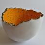 Miseczka z serii "jajecznych" miseczek, wykonana ręcznie z gliny szamotowej i dwukrotnie wypalona. Pomysł na prezent