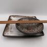 ceramika użytkowa komplet - talerzyk i miseczka wykonany z szamotowej ręcznie zrobiony zestaw do sushi z gliny