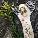 Ceramiczny anioł Łąka - ręcznie wykonana dekoracja na ścianę