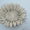 Czarka na kwiatowym talerzyku