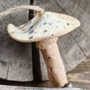 Ceramiczny grzybek z kotkiem - leśna zawieszka handmade