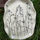 Patera ceramiczna z roślinnym motywem