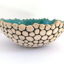 Artystyczna ceramiczna misa z setek ręcznie formowanych kulek