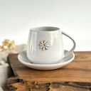 Kubek / Filiżanka ze spodkiem beczułka ręcznie robiona 320 ml - Biała stokrotka
