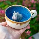 Ceramiczna filiżanka 300 ml z figurką hipopotama - beżowy blues