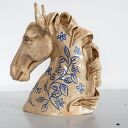 Pegaz - ceramiczne popiersie konia w stylu prowansalskim, biel z przecierkami, 26 cm