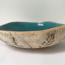 Organiczna misa ceramiczna z roślinami - ręcznie wykonana misa na prezent urodzinowy