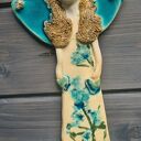 Anioł ceramiczny 27 cm - handmade z jasnej gliny i błyszczącymi szkliwami