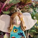Ceramiczny aniołek z kotami - ręcznie wykonana pamiątka