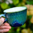 Porcelanowa filiżanka w kolorze niebiesko-zielonym
