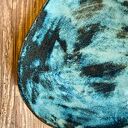 Patera ceramiczna handmade z czarnej gliny - granatowy połysk i 27 cm średnicy