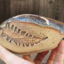 Ceramiczna miseczka kamionkowa z ważkami i paprociami (c868)