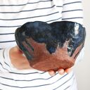 Ceramiczna nieregularna miska na owoce w kolorze terakoty