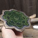 Ceramiczna podstawka na świecę mandala (c908) - butelkowa zieleń i stare złoto