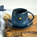 Duża filiżanka / Kubek beczułka granatowy ręcznie robiony ze spodkiem 320 ml - Nocne niebo z sercem