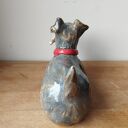 Sznaucerek leżący - ręcznie robiona figurka ceramiczna na półkę